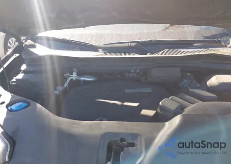 2019 Honda Pilot Touring z USA, uszkodzony, nr VIN 5FNYF5H91KB011966